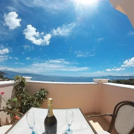 Beach Two Bedroom Maisonette With Sea View בית נופש
