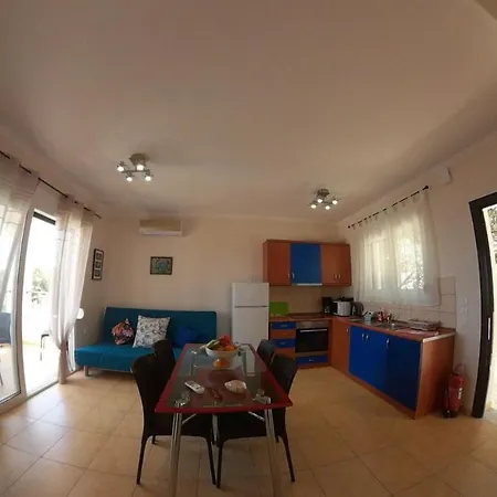 Beach Two Bedroom Maisonette With Sea View בית נופש *