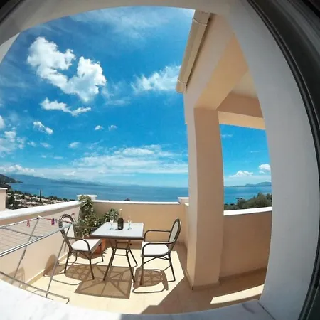 בית נופש Beach Two Bedroom Maisonette With Sea View *