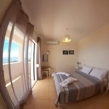 Beach Two Bedroom Maisonette With Sea View בית נופש