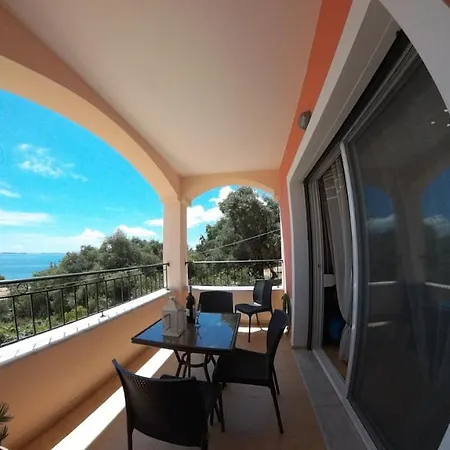 Beach Two Bedroom Maisonette With Sea View בית נופש