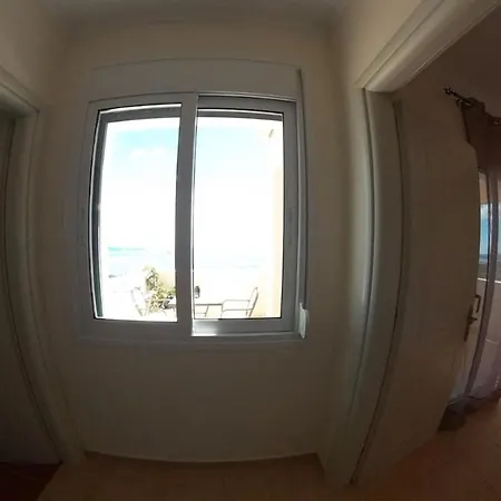 בית נופש Beach Two Bedroom Maisonette With Sea View בארבאטי