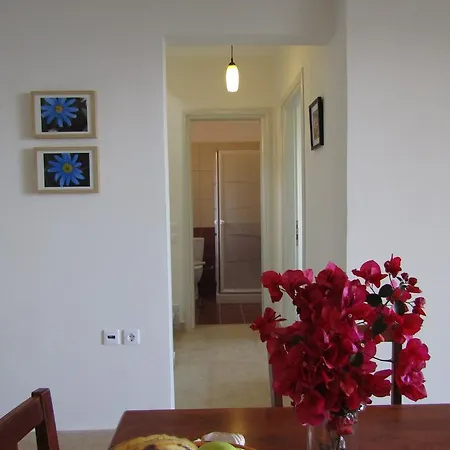 Beach Two Bedroom Maisonette With Sea View * בארבאטי