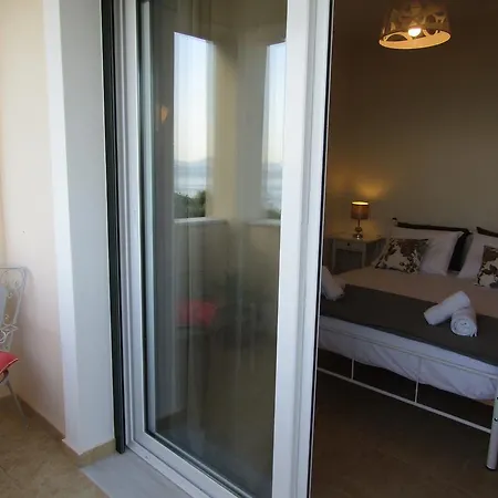 Beach Two Bedroom Maisonette With Sea View בארבאטי