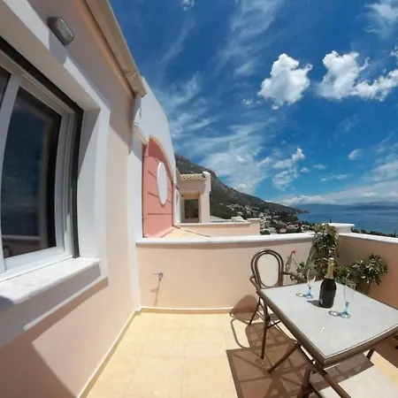 Casa de Férias Beach Two Bedroom Maisonette With Sea View *