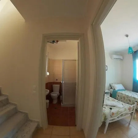 Beach Two Bedroom Maisonette With Sea View *