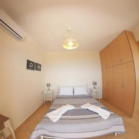 Beach Two Bedroom Maisonette With Sea View *