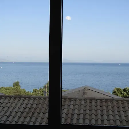 Beach Two Bedroom Maisonette With Sea View